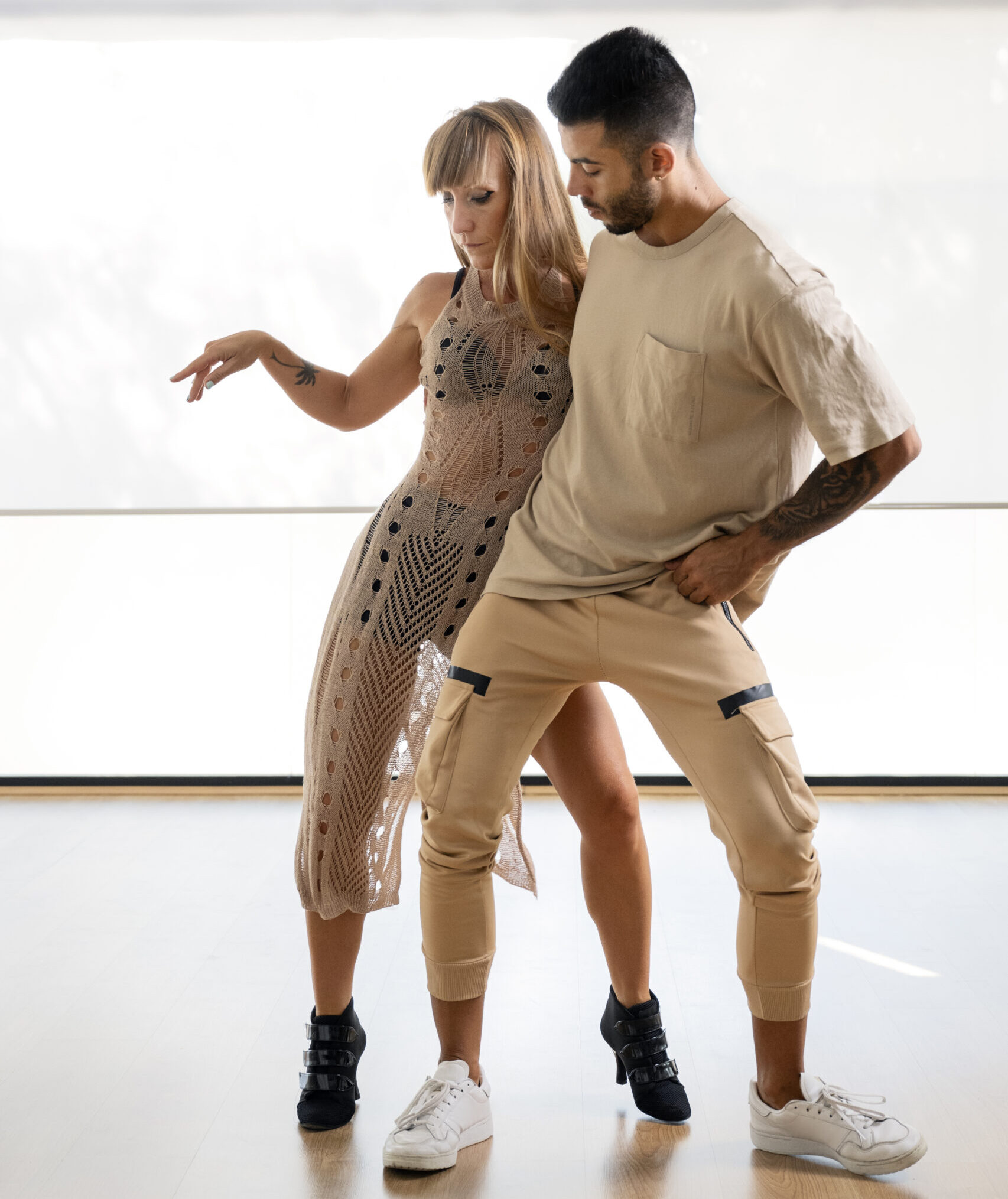 young-couple-dancing-bachata